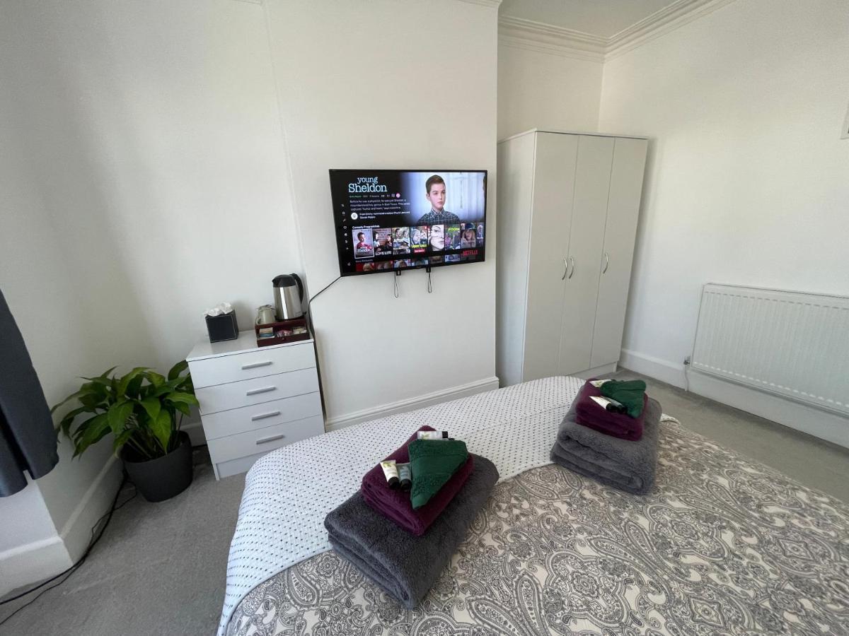 Double Bedroom With Tv In Sudbury Hill Wembley - 10 Mins From Wembley Stadium Harrow on the Hill Exterior foto
