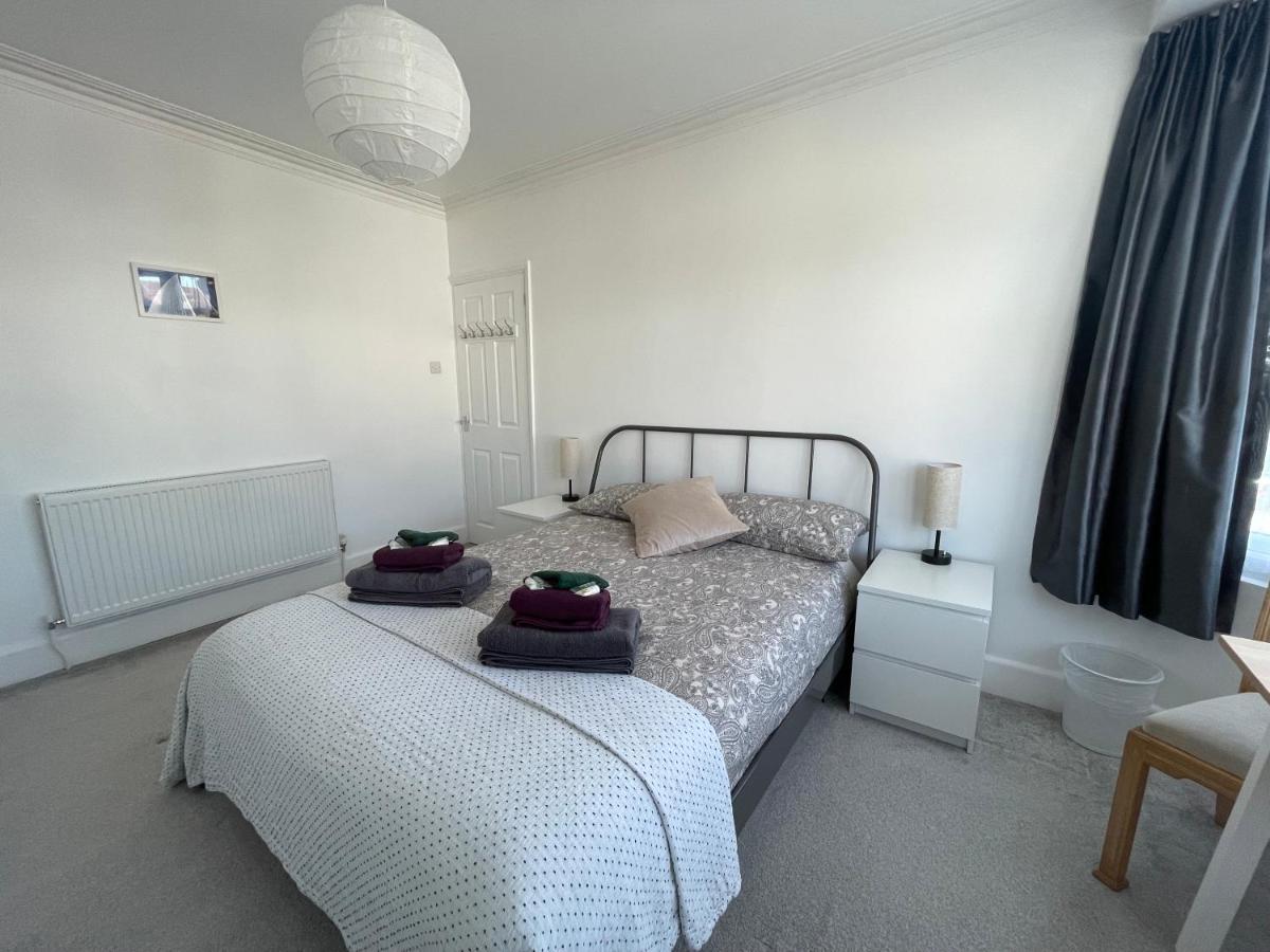 Double Bedroom With Tv In Sudbury Hill Wembley - 10 Mins From Wembley Stadium Harrow on the Hill Exterior foto